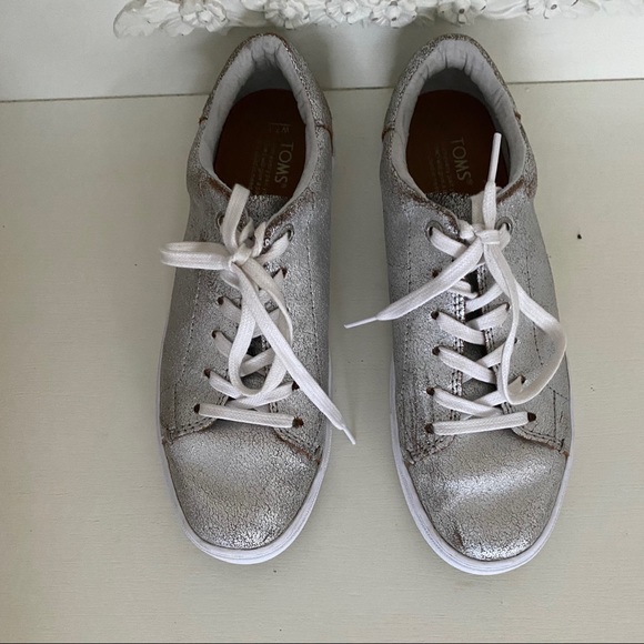 Toms Lenox Silver Distressed Leather Sneakers - Picture 2 of 9